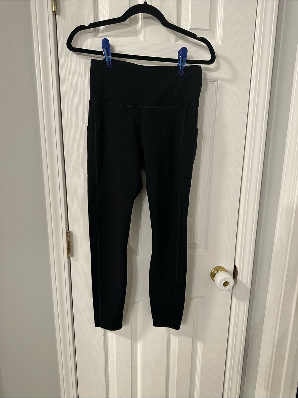 High-Waist Black Leggings with Side Pockets - Women's Activewear